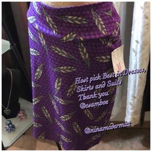 ☀️☀️☀️☀️LuLaRoe Purple Feather Cassie